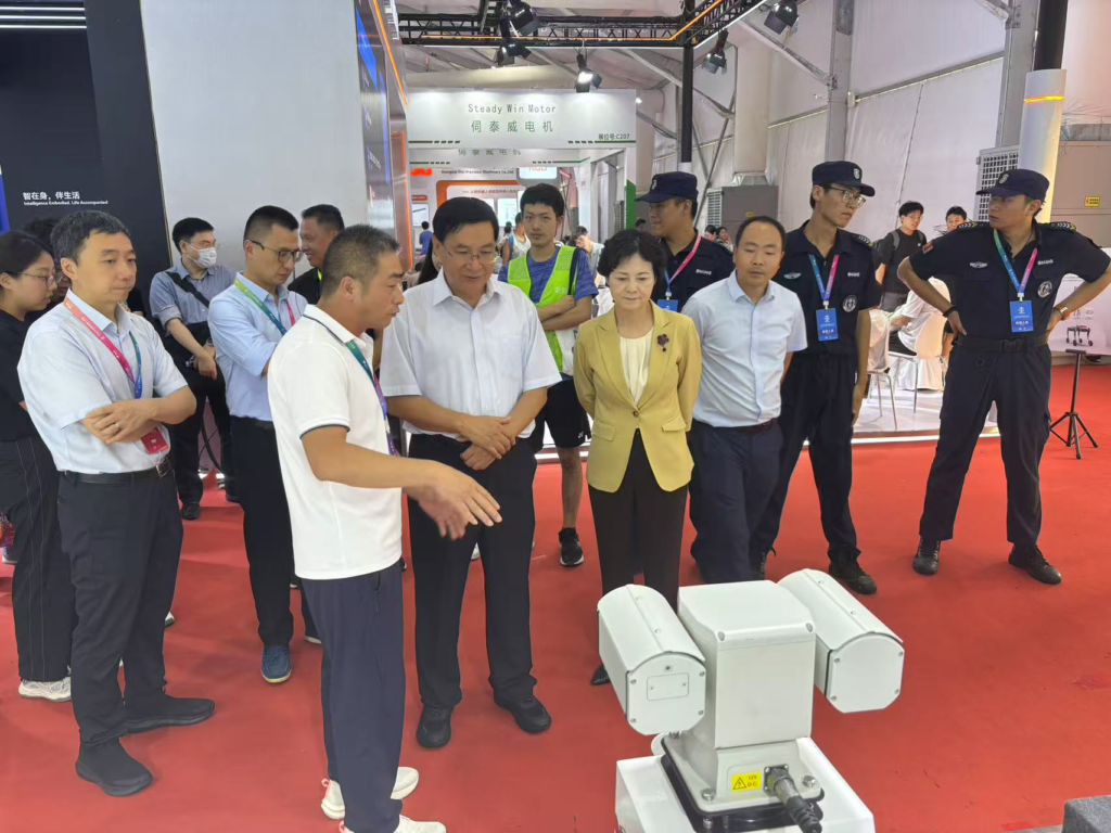 Government officials visit our booth to inspect outdoor inspection robot