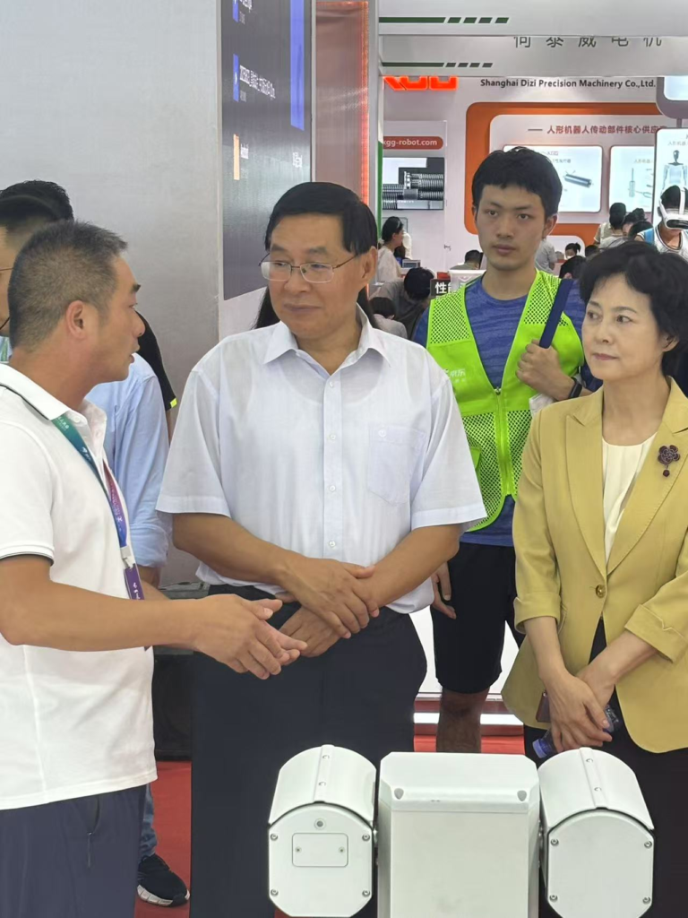 Government officials visit our booth to inspect outdoor inspection robot