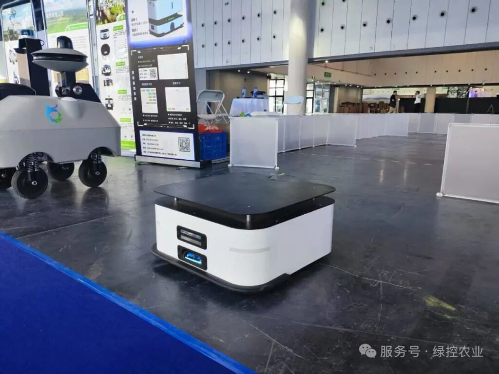 GC Robotics ( lvkong) autonomous mobile robot chassis S30 on display at WCIF 2025
