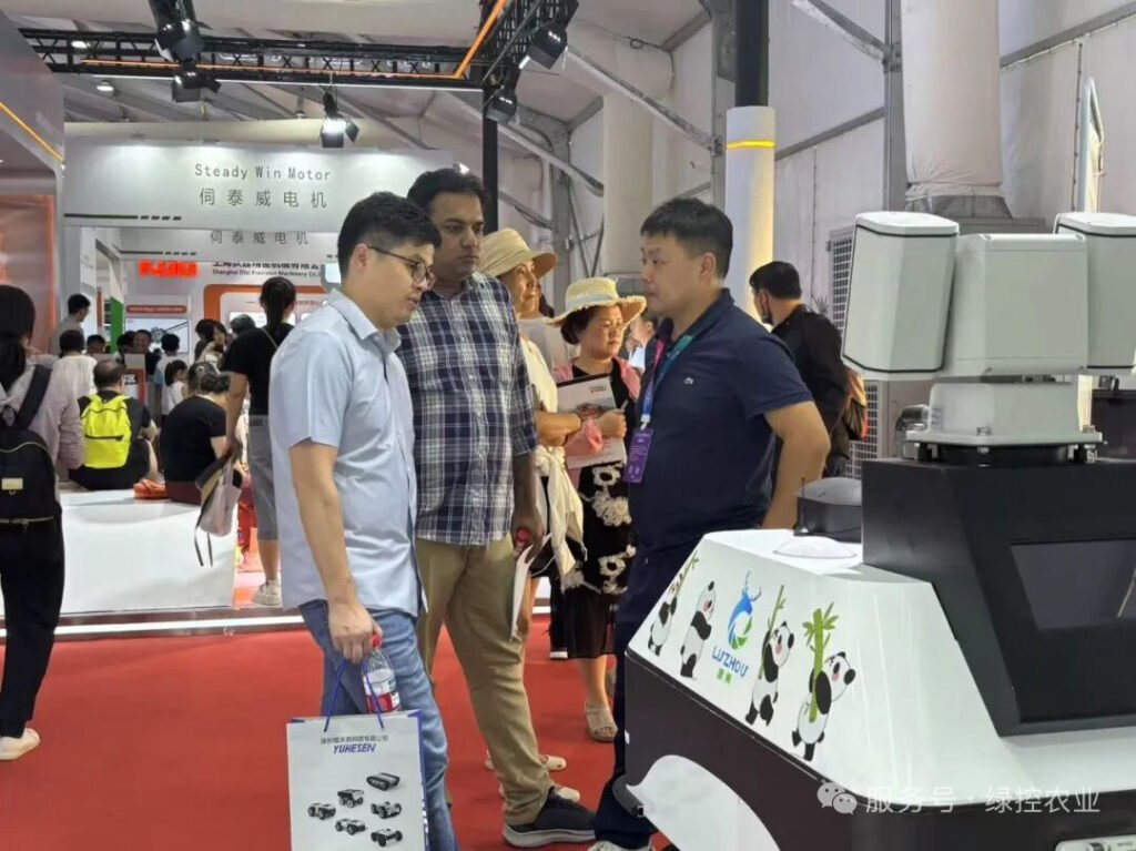 South Asian buyers inspecting GC Robotics specialized mobile platform at World Robot Conference WRC 2025